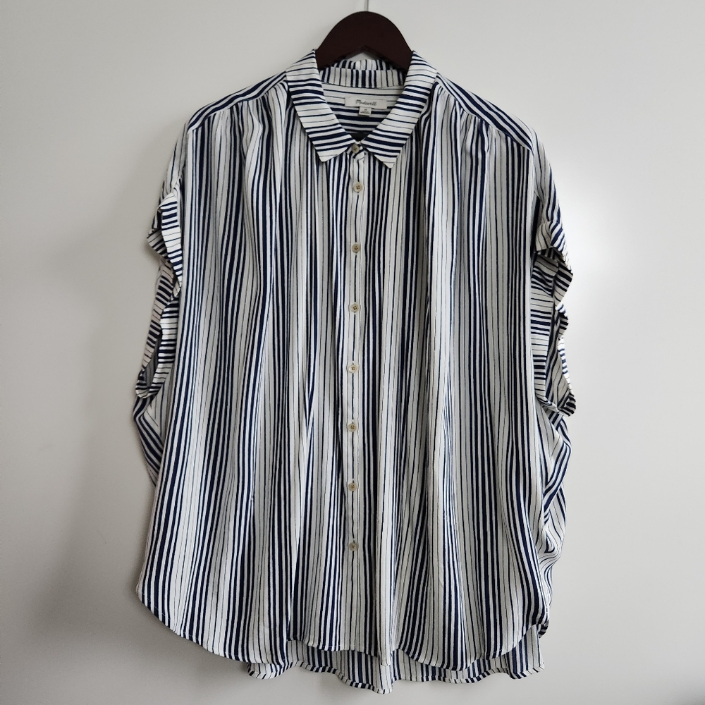 Madewell Stripped Flowy Sleeveless Button Up - Navy Blue & White